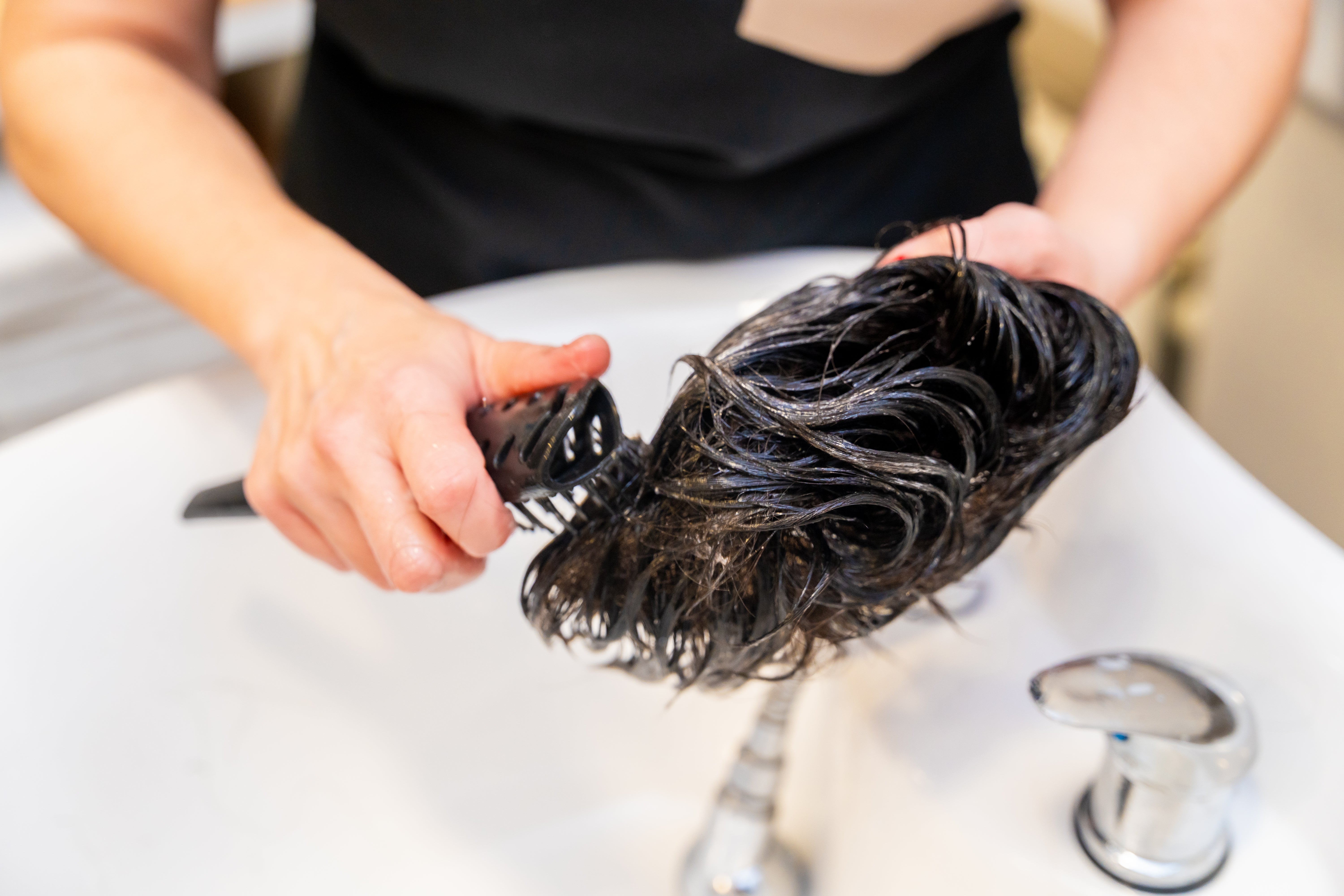 How to Clean a Wig: A Step-by-Step Guide for Beginners