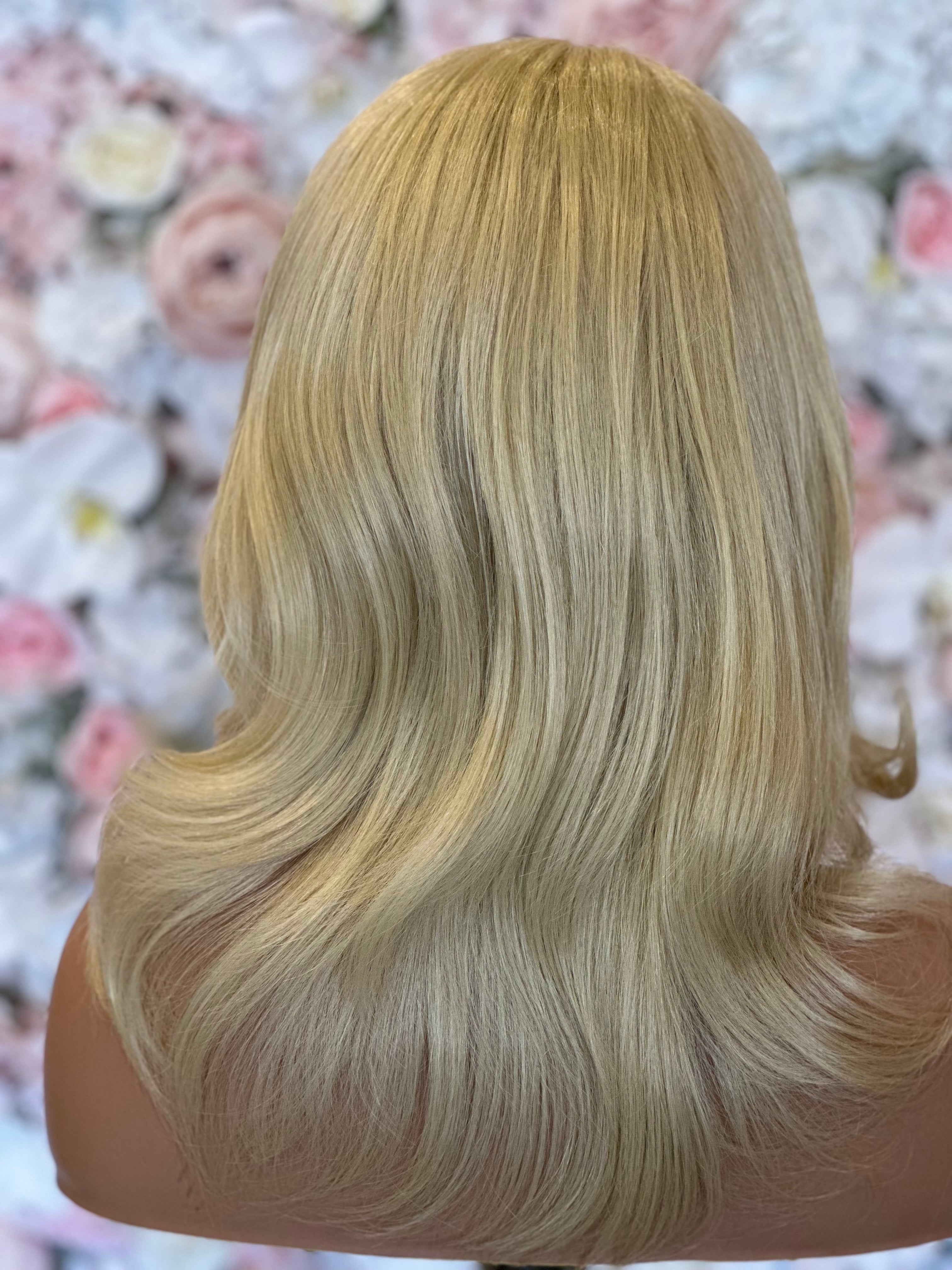 Bombshell Blonde – Layered Synthetic Wig with Curtain Bangs